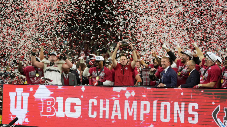 No. 2 Indiana beats No. 1 Ohio St. 13-10 to end Big Ten title drought, lock up top playoff seed