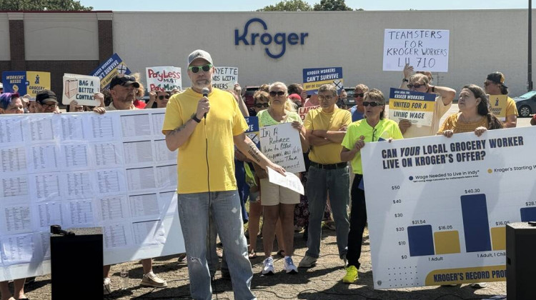 Indiana Kroger workers demand higher wages from employer, transparency from union leadership