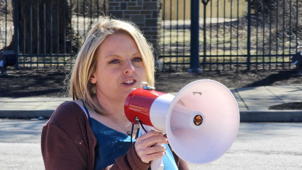 Jannette Kennedy, who posted the video of the arrest to social media, updates the protesters on the latest news about from the arrested men's families.