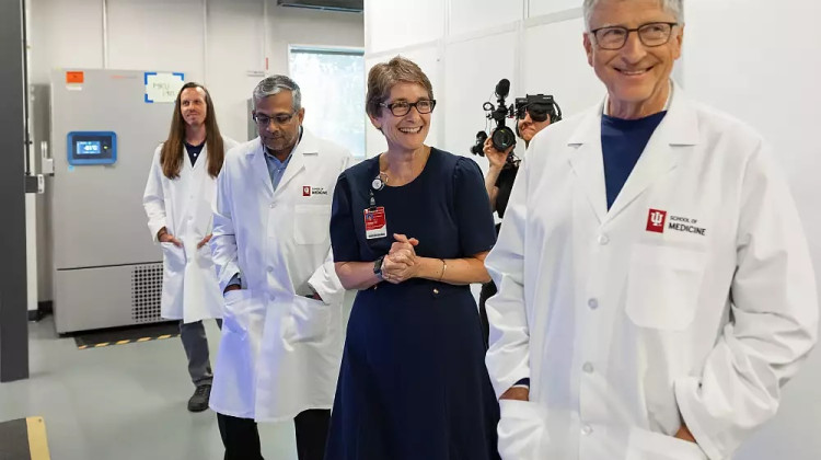 Bill Gates visits IU School of Medicine to learn about Alzheimer’s research