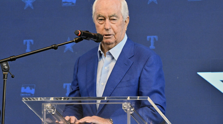 Roger Penske sells a third of Indianapolis Motor Speedway and IndyCar to Fox