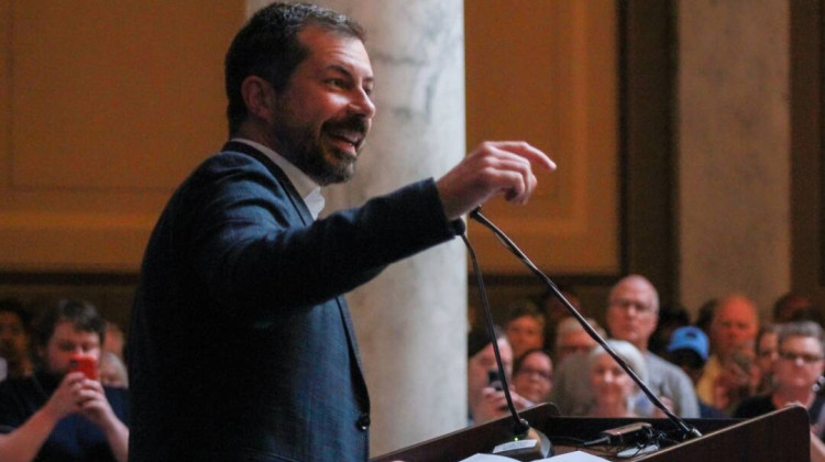 Buttigieg urges Hoosiers to oppose GOP redistricting at Statehouse rally