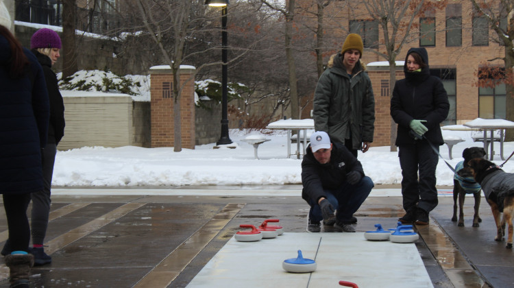 Free curling clinic lets participants flex their muscles along the canal