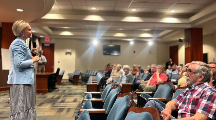 Victoria Spartz talks to a crowd of Hoosiers at Muncie City Hall. - Thomas Ouellette / IPR