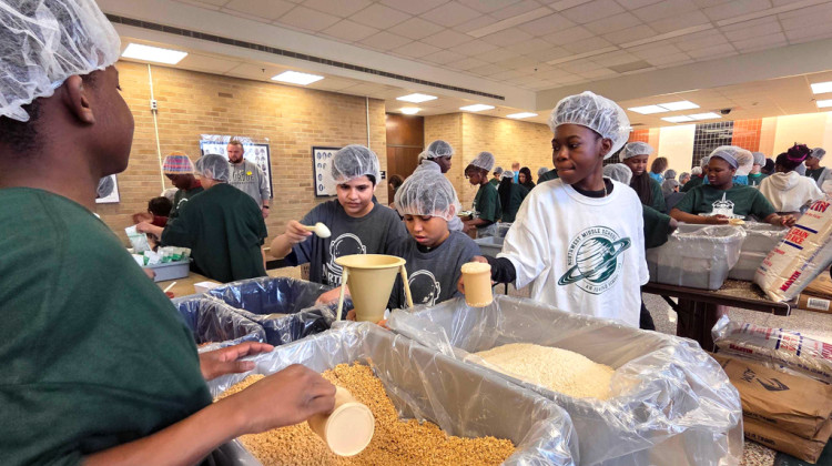 Student volunteers at west side school send 20,000 meals to Haiti