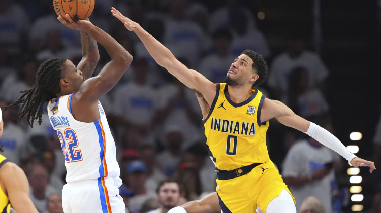 Pacers stun Thunder 111-110 in Game 1