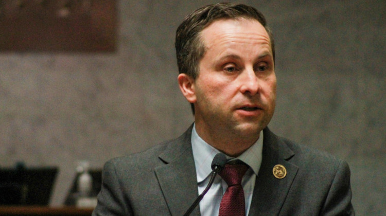 Indiana bill advances urging marriage before children in schools