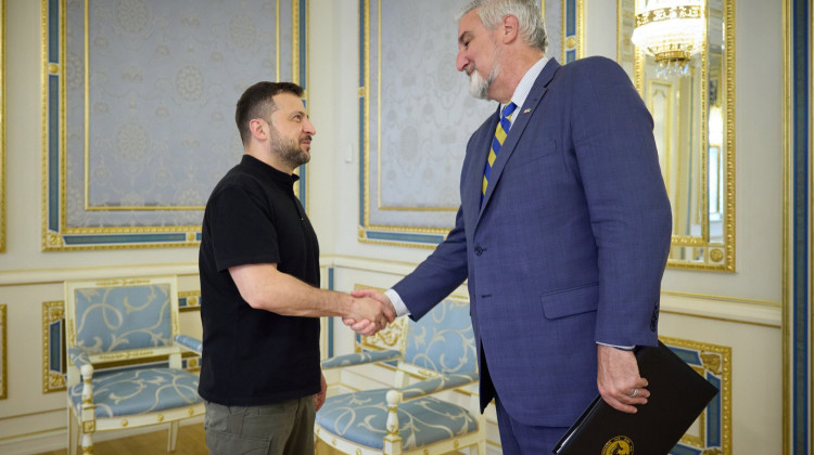 Holcomb becomes first U.S. governor to visit Ukraine since full-scale Russian invasion