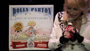 Gov. Braun  tasks First Lady to keep Dolly Parton Imagination Library alive in Indiana