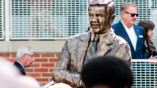 Former U.S. Sen. Richard Lugar lauded as leader with civility, integrity at statue dedication